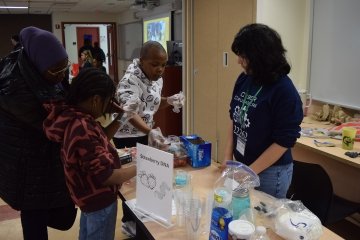 Middle school students engage in hands-on STEM activities at 鶹Ʒ's Bronx campus at the Spring Open House for the Verizon Innovative Learning STEM Achievers Program